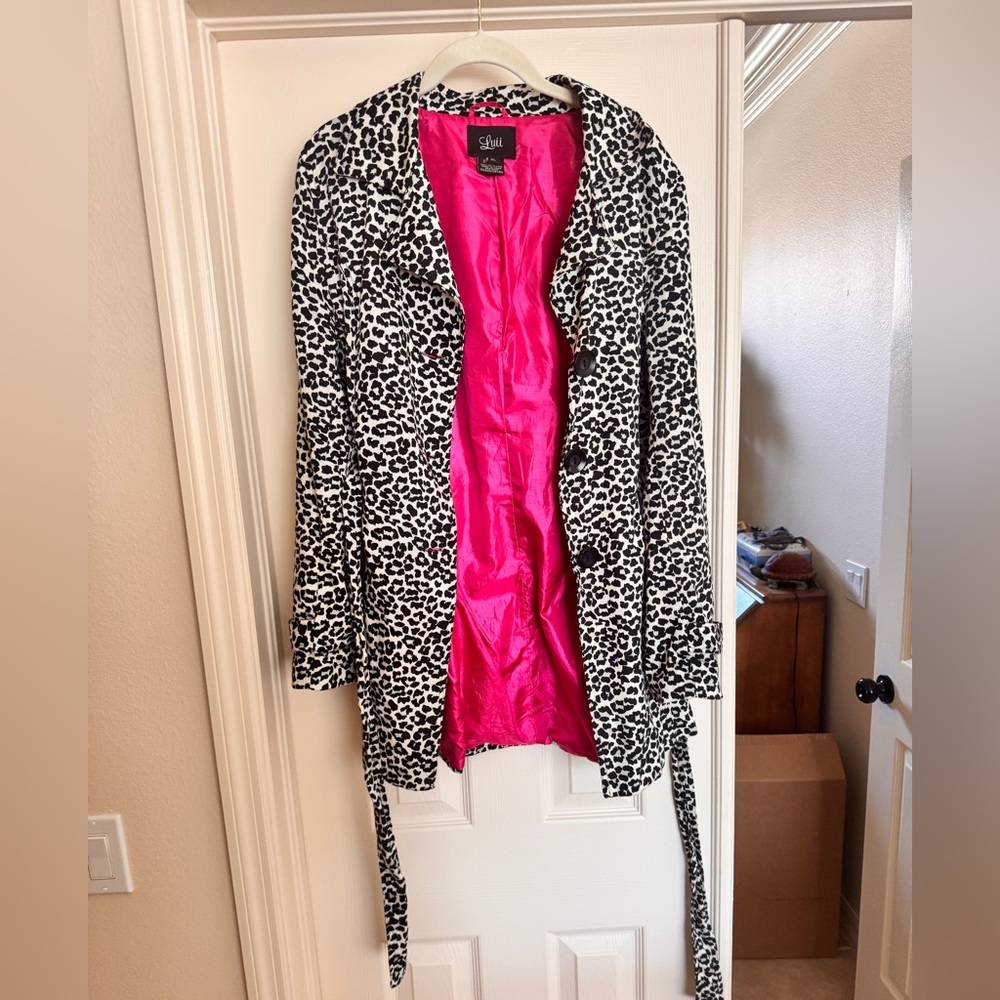 Luii Animal Print Jacket with oversized buttons and Pink Lining XL
